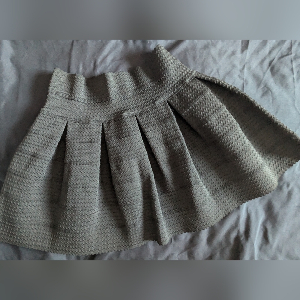 Sans Souci Black Textured Pleated Skirt